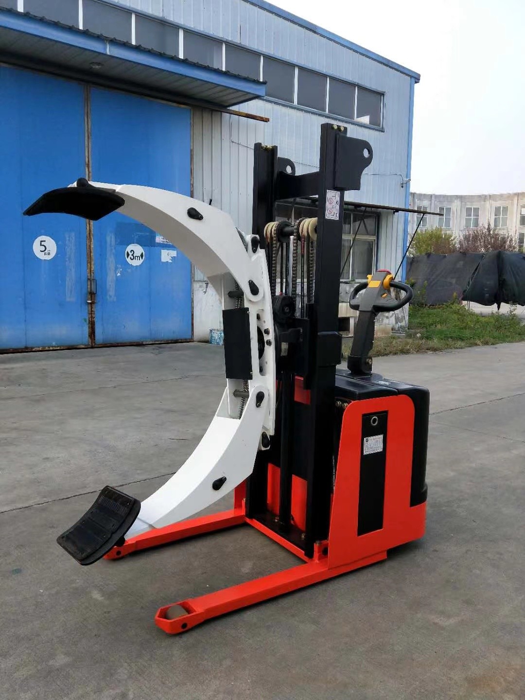 1.5 Ton Load Capacity Electric Clamp Stacker 400-1300 Mm With Straddle Legs